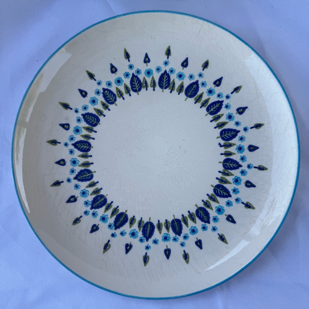 Vintage 1950s Mid Century Modern Stetson Marcrest Blue Patterned Dinner Plates - Picture 3 of 6